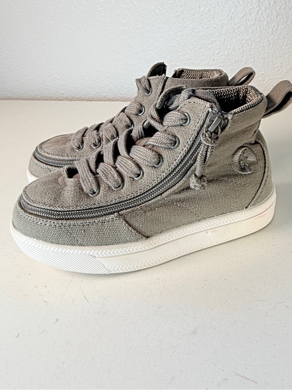 Billy shoes Classic DR Adaptive High Top Zip Around Sneakers Gray Kids 9 easy on
